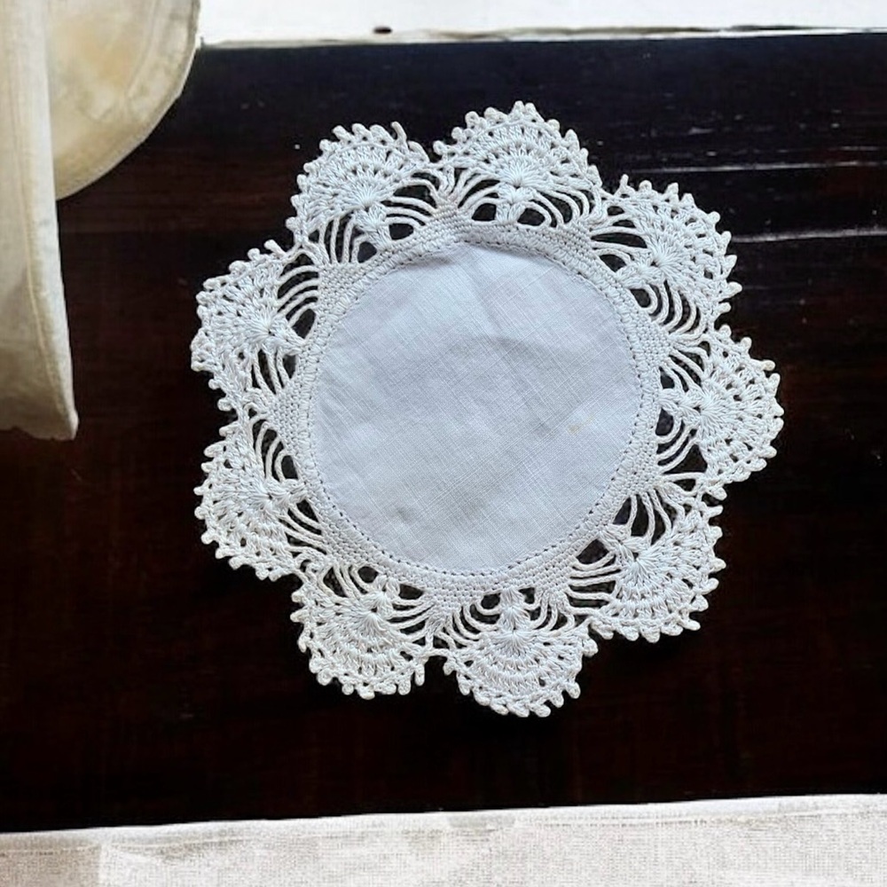 Vintage Linens Table Runners Dresser Scarves Embroidery Crochet Handmade - Picture 7 of 9